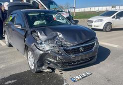 Edirne’de iki otomobil kavşakta çarpıştı: 8 yaralı