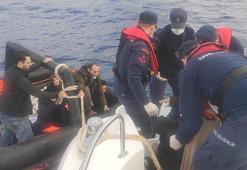 Marmaris açıklarında 12 kaçak göçmen kurtarıldı