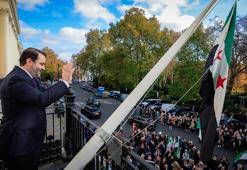 Suriye bayrağı, Londra'da göndere çekildi