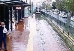 Gaziantep'te seyir halindeki tramvaya yıldırım düştü