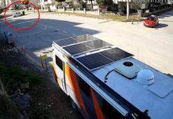 Ehliyetsiz sürücünün çarptığı motosikletteki kurye yaralandı; kaza kamerada