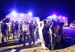 Hakkari'de otomobil takla attı; 5 yaralı