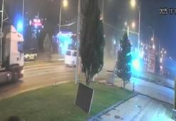 3 aracın karıştığı, 2 kişinin öldüğü zincirleme kaza kamerada