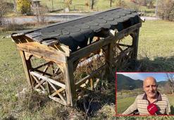 Babası için yaptığı çardak görünümlü mezarın aynısından vasiyet etti