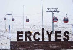 Erciyes Dağı'na kar yağdı