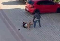 Annesiyle gönül ilişkisi olduğunu iddia ettiği kişiyi 22 bıçak darbesiyle öldürdü