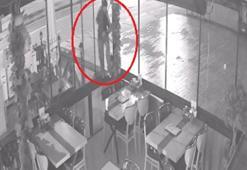 İş yerine defalarca giren hırsızı sopayla kovaladı; o anlar kamerada