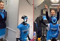 Rus havayolu şirketinden dünyada ilk kez robot kabin memuru testi