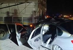 Otomobil, kamyona arkadan çarptı: 2 yaralı