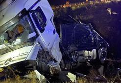 Malatya'da şarampole devrilen TIR'ın sürücüsü öldü