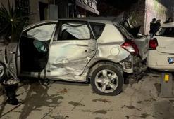 Üsküdar’da otomobil duvara çarptı: 1'i ağır 2 yaralı