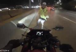 Maltepe’de kazaya müdahale eden trafik polisine motosiklet çarptı; o anlar kamerada