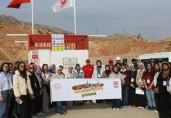 Gabar'daki petrol üretim tesisinde öğrenciler ağırlandı