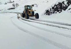 Siirt’te kar nedeniyle yolda mahsur kalan araçlar kurtarıldı