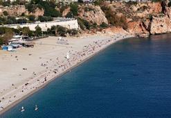 Ara tatilin son gününde, sahilde yazı aratmayan yoğunluk