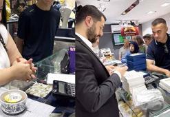 Müşterilerinin 'altın günü'nü kuyumcu dükkanına taşıdı