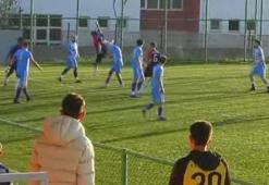 Futbolcular arasında arbede çıktı; maç tatil edildi