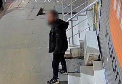 Sultangazi'de boşandığı eşinin eski kocasını öldürdü; şüphelinin iş yerinin önünde beklediği anlar kamerada