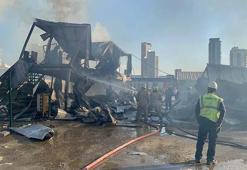 İzmir'de inşaat şantiyesinde yangın; alevler 2 otomobile sıçradı