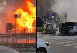 Sultangazi'de yanan hafif ticari araç kullanılamaz hale geldi