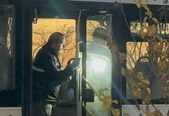 Belediye otobüsünde, eşinin gözü önünde bıçaklandı