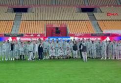 A Milli Futbol Takımı, La Cartuja Stadı'nda yürüyüş yaptı