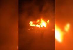 WAFA: İsrailliler, Batı Şeria'da çok sayıda araç ve evi ateşe verdi