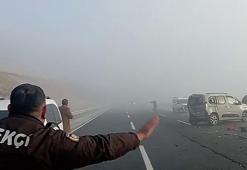 Erzurum ve Kars’ta sis etkili oldu; yolcu otobüsü ile TIR çarpıştı