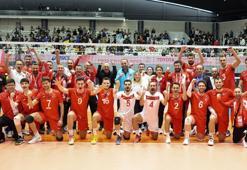 Eski Bakan Mevlüt Çavuşoğlu’ndan Ay-Yıldızlı sporculara destek