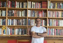 Bodrum'da büfesinde 800 kitaptan oluşan kütüphane kurdu