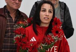 Riyad’da bronz madalya kazanan milli sporcu Berna Tut törenle karşılandı