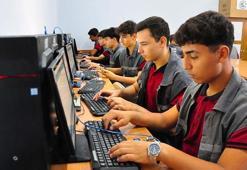 Lise öğrencileri hem kazanıyor hem kazandırıyor