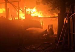 İş yeri yangınında mahsur kalan güvercinler kurtarıldı