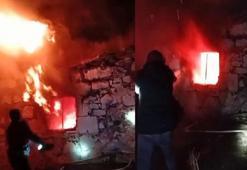 Alevler, bir evi kullanılmaz hale getirdi