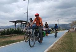 Bisikletle dünya turuna çıkan Fransız aile, İzmir'e ulaştı