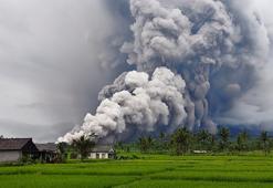 Endonezya'nın Semeru Yanardağı'nda mahsur kalan 178 dağcı kurtarıldı