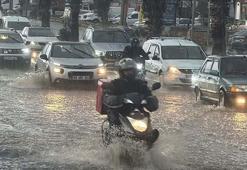 Bodrum'da kuvvetli sağanak yaşamı olumsuz etkiledi, yollar göle döndü