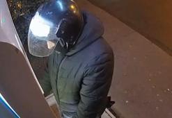 İstanbul'da ATM'lerden para çalan hırsız kamerada