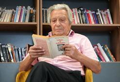Emekli müzik öğretmeni, ünlü isimlerle biriktirdiği anılarını kitaplaştırıyor