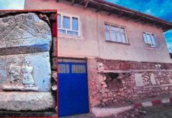 Evin duvarındaki tarihi eseri çalıp tahrip eden muhtar tutuklandı