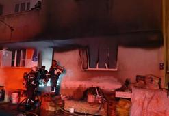 Aydın'da 2 katlı evde yangın; 3 kişi dumandan etkilendi