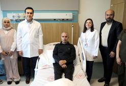 Bilinç açıkken yapılan ameliyat 3,5 saat sürdü; hastanın beynindeki kitle alındı