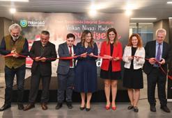 Down sendromlu sanatçı Madaslı'nın 'Masumiyetin Kırmızısı' serigisi Tekirdağ'da