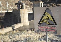 Kars'ta HES Barajındaki uyarı levhası kurşunlandı