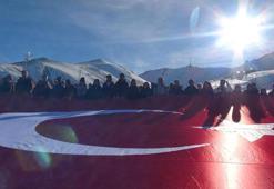 Erzurum’da 'Şiddete karşı tek yürek' yürüyüşü