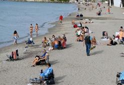 Kuşadası'nda sahiller doldu; denize girdiler