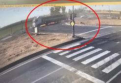Mardin'de 3 aracın karıştığı kazada TIR alev aldı; o anlar kamerada