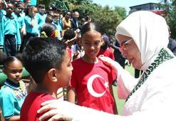 Emine Erdoğan, Güney Afrika'da Uluslararası Maarif Okulu'nu ziyaret etti