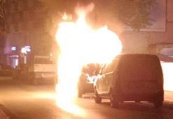Samsun’da park halindeki otomobilde çıkan yangın korkuttu; o anlar kamerada