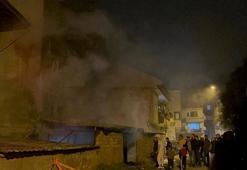 Depoda çıkan yangında, traktör ve tarım malzemeleri kullanılamaz hale geldi